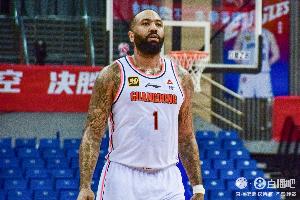 手感炸裂！吉倫沃特首節(jié)內(nèi)外線各種取分 10中7&三分5中4轟18分5板