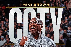 人生無常！邁克-布朗去年剛剛?cè)碑斶x年度最佳教練 距今僅20個月