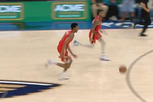 沒受傷我就開始笑了哈??墨菲快攻來了一個地滑之秀致敬庫里