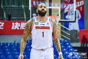 真滴很輕松！吉倫沃特僅出戰(zhàn)24分鐘 13中8砍下22分9板&首節(jié)18分