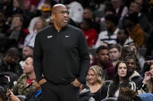 西部第十二&慘遭五連敗！Shams：國王解雇主教練邁克-布朗??