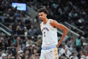 文班談被威爾遜撞到下巴：不是臟動作 感覺被打了一記上勾拳