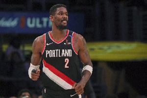 攻防俱佳！艾頓半場(chǎng)8中6拿到14分7板1斷3帽 正負(fù)值+14