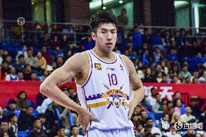 內(nèi)線作用明顯！鄒雨宸砍13分13板&另有2斷2帽 正負(fù)值+34全場(chǎng)最高