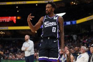 蒙克：面包在的時(shí)候我們投籃訓(xùn)練氣氛很好 換教練使得這有所改變