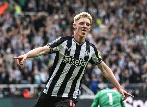 安東尼-戈登：沒(méi)有離開的計(jì)劃，紐卡斯?fàn)柧褪琼敿?jí)俱樂(lè)部