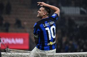 勞塔羅共計10次在意甲對陣卡利亞里，已打進10球