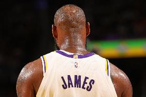 40歲的球星們表現(xiàn)如何？僅5人能場均得分上雙 能上20+的不愧是他