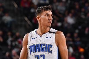 【菜鳥(niǎo)】魔術(shù)18號(hào)秀21+6+7 雷霆米切爾17分 河村10分鐘11分3板3助