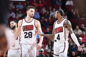 ??申京半場(chǎng)7中7砍14分7板 杰倫-格林半場(chǎng)8中1……