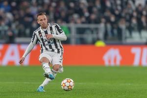 記者：尤文還沒有就阿圖爾的租借與貝蒂斯談妥，雙方的分歧在薪資