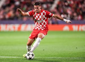 世體：古鐵雷斯在轉(zhuǎn)會(huì)市場(chǎng)受到關(guān)注，但球員不會(huì)冬窗離開(kāi)赫羅納