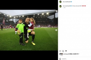 事業(yè)成功+家庭美滿！大馬丁社媒曬照：2025年的12張照片