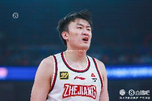 拼命追分但難救主！劉澤一替補出戰(zhàn)28分鐘 12中8拿到19分2板2助