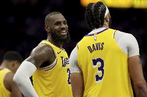 濃眉：詹姆斯40歲是個(gè)重要的里程碑 也許我該給他買瓶酒什么的