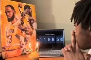 真的有心了??！美媒曬球迷守著時鐘倒計時為詹姆斯慶生??