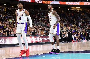 老詹談父子同臺：我18歲進NBA 40歲的我和20歲的布朗尼打球很酷