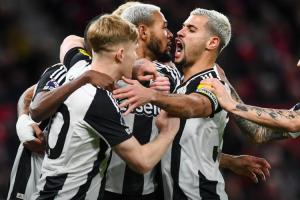 致命的神經(jīng)刀！紐卡近4輪轟13球0失球升英超第5，打前7只輸給藍軍