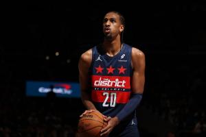 菜鳥：榜眼18分4板 21號秀連連暴扣砍12分9板4助5帽 大方腦袋8分