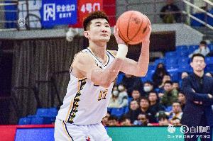 搶斷三雙！孫銘徽砍下15分12助攻10搶斷 本土歷史第2人比肩胡雪峰