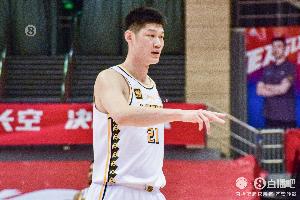 一如既往的穩(wěn)定！胡金秋出戰(zhàn)23分鐘 8中6貢獻13分2板&正負值+14