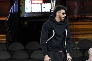 切特不再用拄拐！SGA：這讓人興奮 今天他說想和我們一起投籃訓(xùn)練