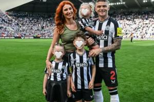 特里皮爾發(fā)孩子照片不打碼，惹分居妻子不滿