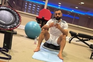 保持好狀態(tài)！薩拉赫社媒曬健身、蒸桑拿照片