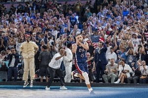 庫里2024經(jīng)典比賽TOP10??金色匕首耀巴黎??3800記三分震古今