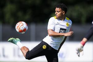 電訊：維拉探討2500萬鎊簽多特邊鋒馬倫 并準(zhǔn)備與B-卡馬拉談續(xù)約