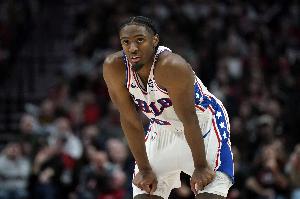 效率不高！馬克西13投僅4中拿到14分6助4斷2帽 正負(fù)值-24