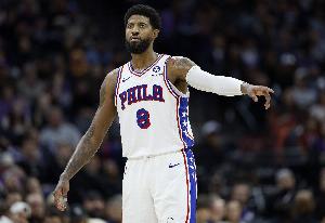 打得還行！喬治半場9中5拿到11分2板 正負(fù)值-12