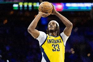 進(jìn)攻高效&防守給力！特納15中8&三分5中2貢獻(xiàn)21分5板1斷2帽