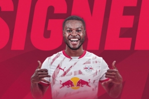 官方：萊比錫從沃爾夫斯堡簽下右后衛(wèi)巴庫，合約至2027年