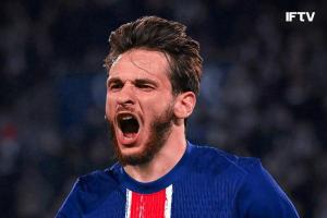 童工合同??K77在那不勒斯周薪僅4萬(wàn)歐，若加盟巴黎可超16萬(wàn)歐