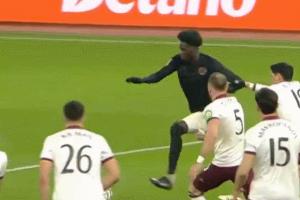 賴特質疑維拉角球判罰：沒人碰到球，裁判就在那看著這都能搞錯？