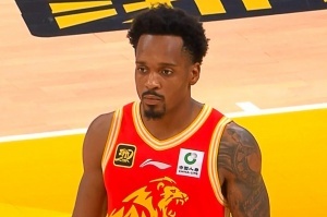 表現(xiàn)不俗！小巴里-布朗27投11中&三分10中5 砍31分3助2斷