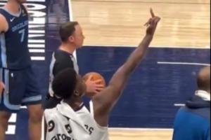 ??又要被罰款？愛德華茲在替補(bǔ)席左右手連續(xù)比出“中指”回應(yīng)