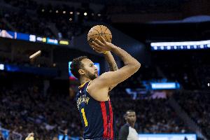 給教練送臺(tái)冰箱？李凱爾17分鐘5中4拿到13分 末節(jié)命中壓哨三分