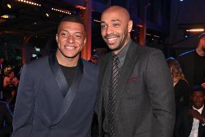 亨利談姆巴佩踢9號(hào)：背對(duì)球門踢球不容易，我一開始也不會(huì)