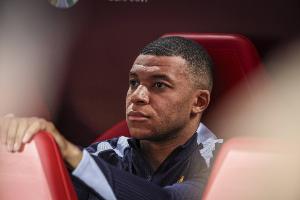 埃弗拉：姆巴佩永遠(yuǎn)無法和亨利相提并論，他比帕潘都差得老遠(yuǎn)