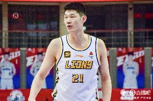 予取予求！胡金秋半場(chǎng)13中8砍下17分7籃板 正負(fù)值+23