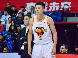 寶刀不老！周鵬三分命中數(shù)升至第15 全場9中6拿到16分