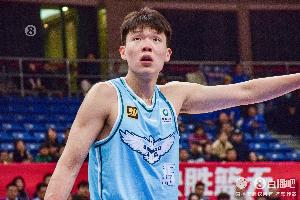 楊瀚森簽Klutch Sports！??美網(wǎng)友打趣：湖人終于得到了大個(gè)子