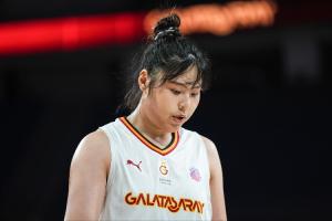 加拉塔薩雷歐女杯慘敗31分無緣八強(qiáng)！李月汝6中3得9分5板2斷1帽