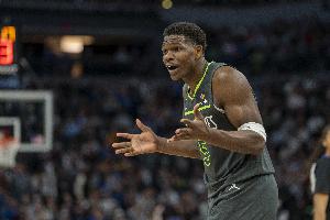 華子：首發(fā)表現(xiàn)太差了 沒有活力 我們要表現(xiàn)出對(duì)籃球的熱愛和渴望