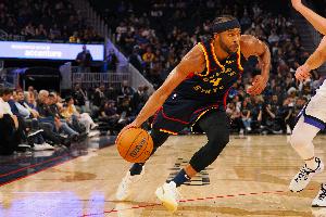 能攻能防！穆迪次節(jié)三分2中2頂住對(duì)手反撲 半場(chǎng)得到6分2籃板