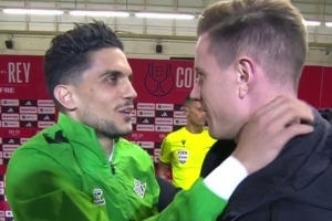 老友重逢，巴爾特拉賽前和特爾施特根親切寒暄