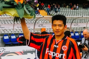 楊晨迎來(lái)51歲生日，法蘭克福官推發(fā)文送祝福