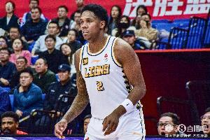 直播吧：浙江廣廈隊內線外援奈特已經變?yōu)橘惣救Ｕ虾贤? >
                                        </div>
                                    </div>
                                    <div   id=